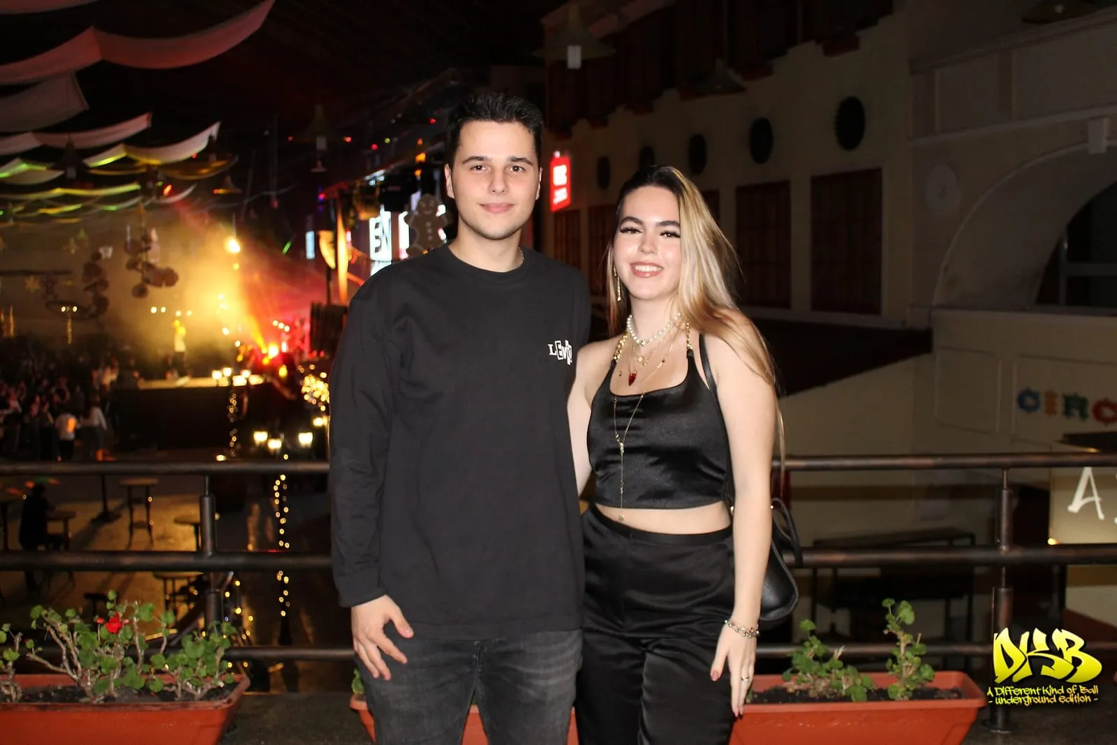Invitați fotografiați în cabina foto la un eveniment