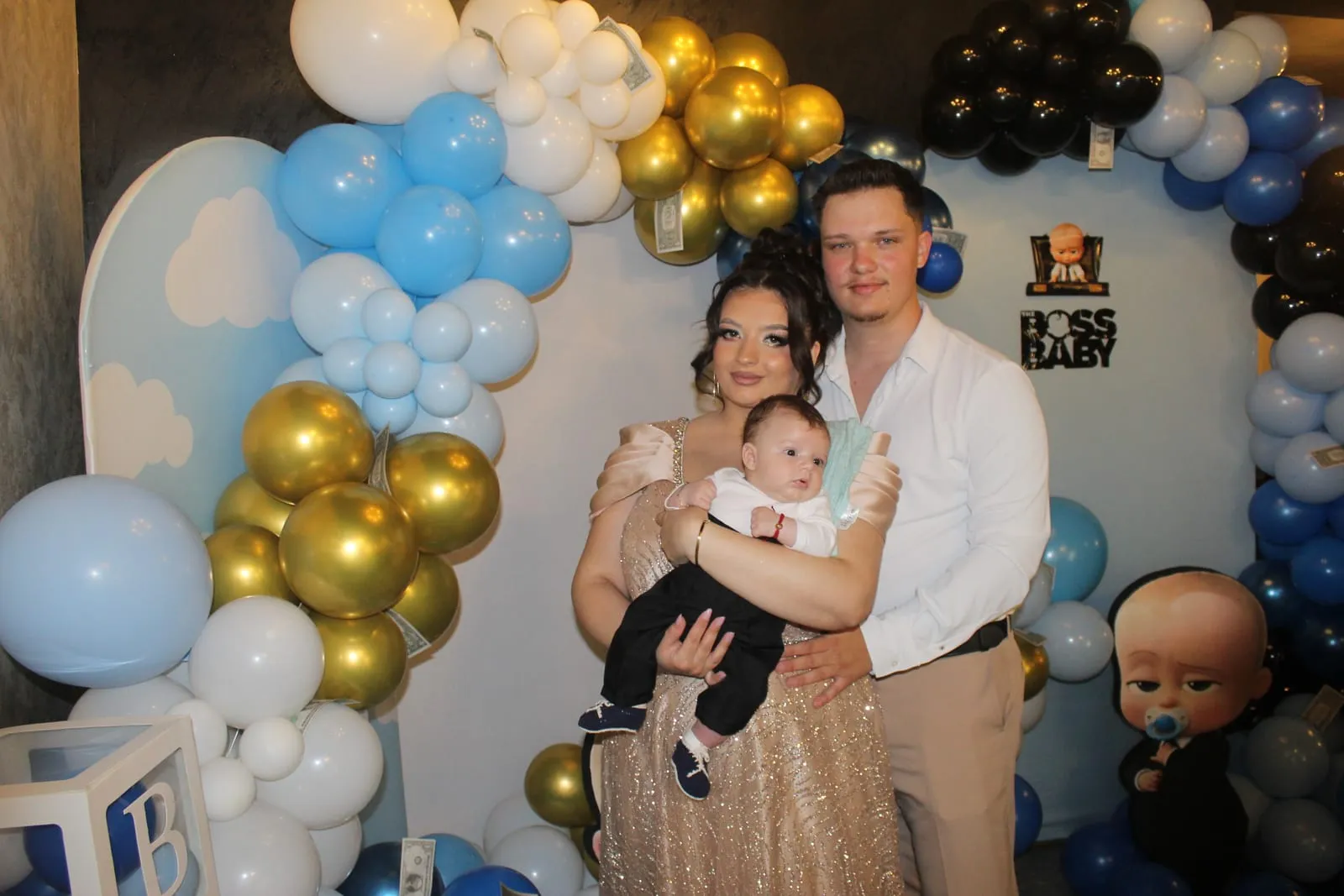 Invitați fotografiați în cabina foto la un eveniment